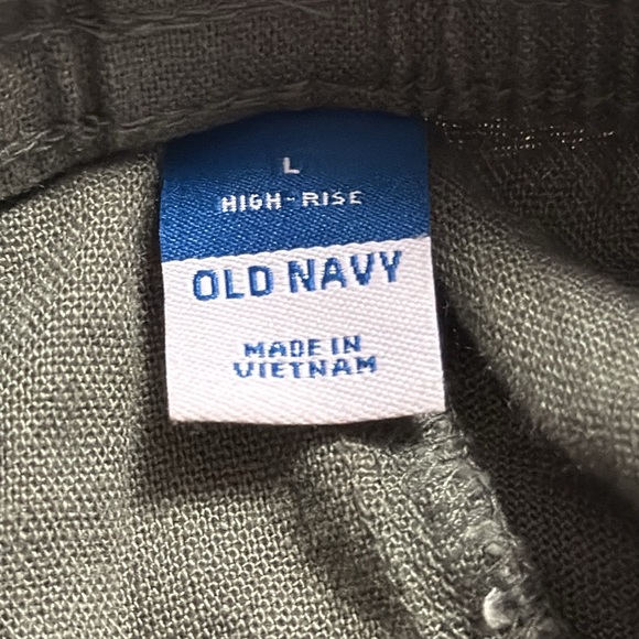 Old Navy Olive Green Casual Shorts Size L - Picture 3 of 4